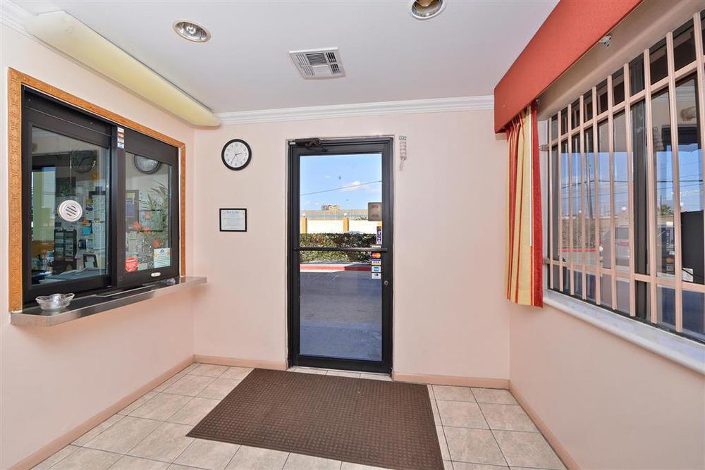 Americas Best Value Inn Houston Heights At I-45 Interior photo