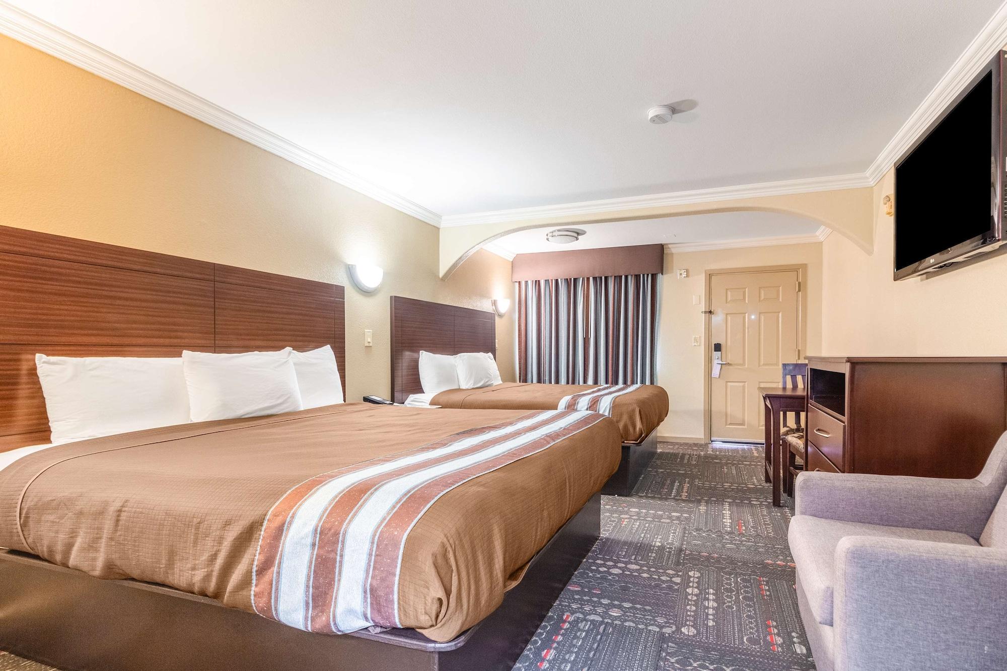 Americas Best Value Inn Houston Heights At I-45 Exterior photo
