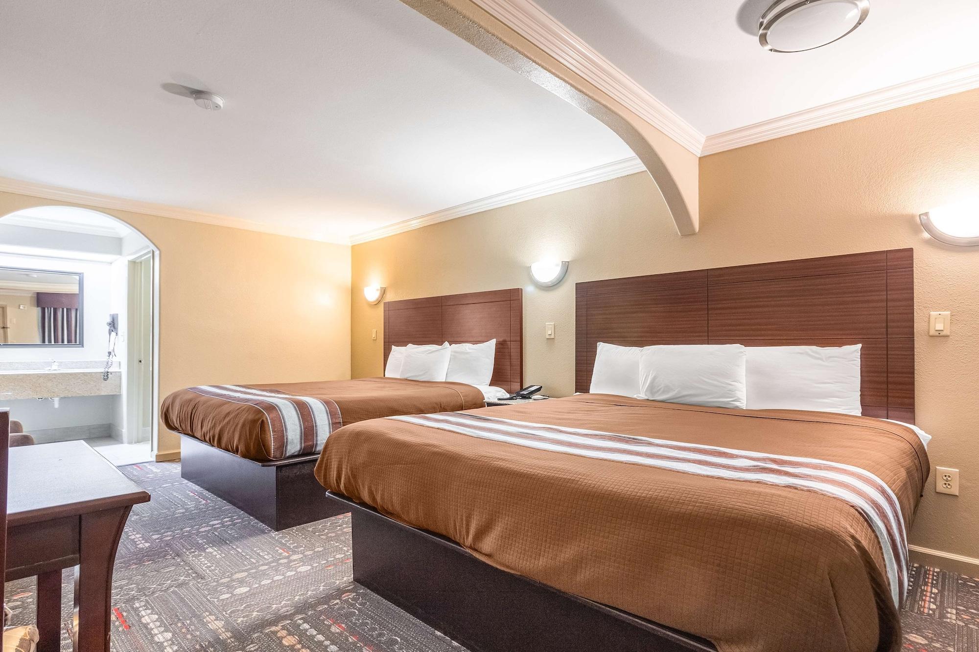 Americas Best Value Inn Houston Heights At I-45 Exterior photo