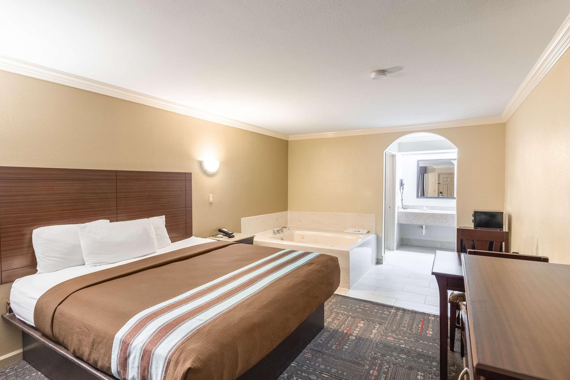 Americas Best Value Inn Houston Heights At I-45 Exterior photo