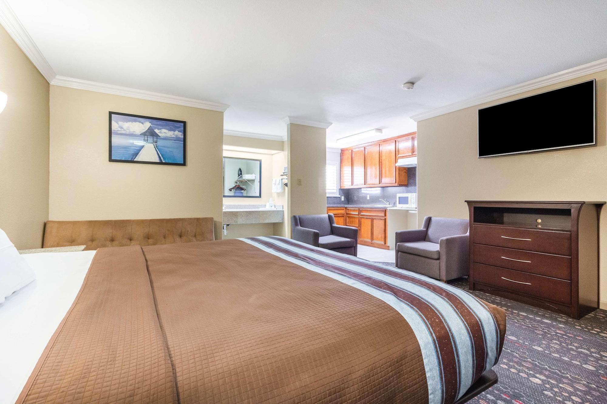 Americas Best Value Inn Houston Heights At I-45 Exterior photo