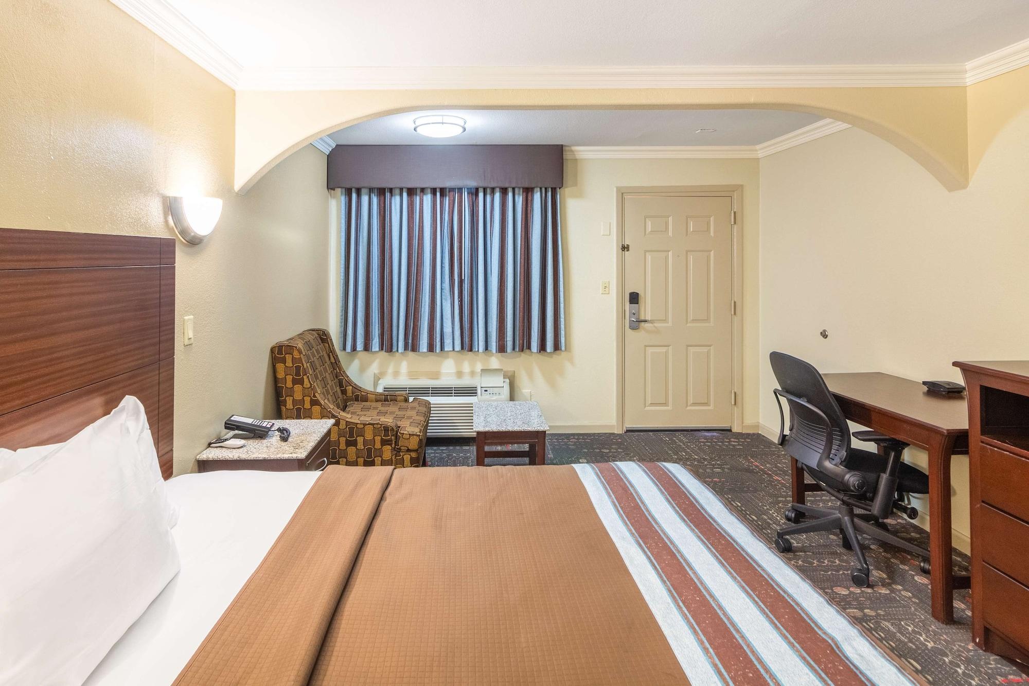 Americas Best Value Inn Houston Heights At I-45 Exterior photo