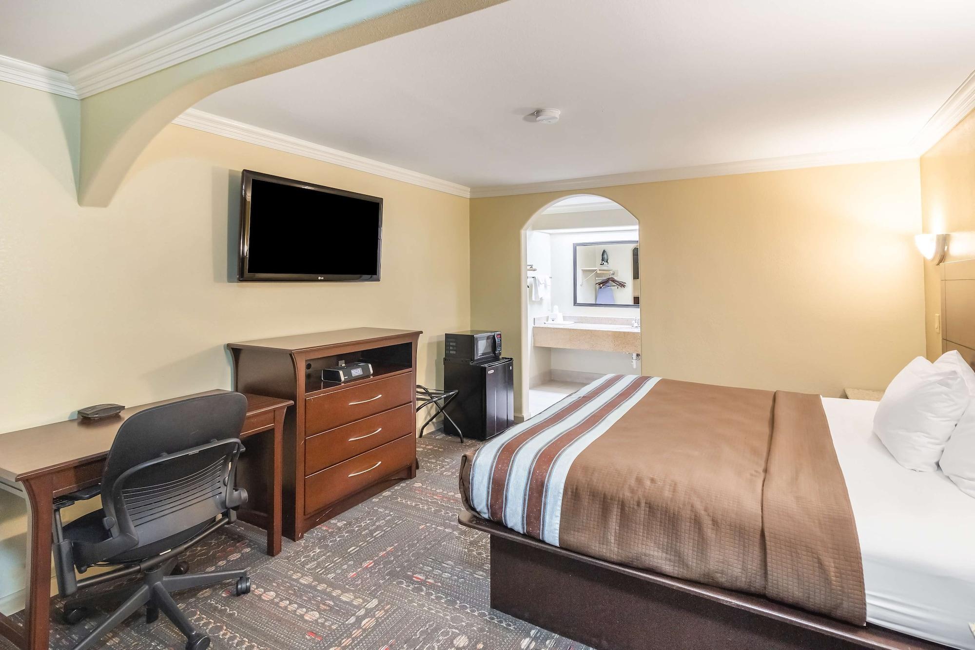Americas Best Value Inn Houston Heights At I-45 Exterior photo