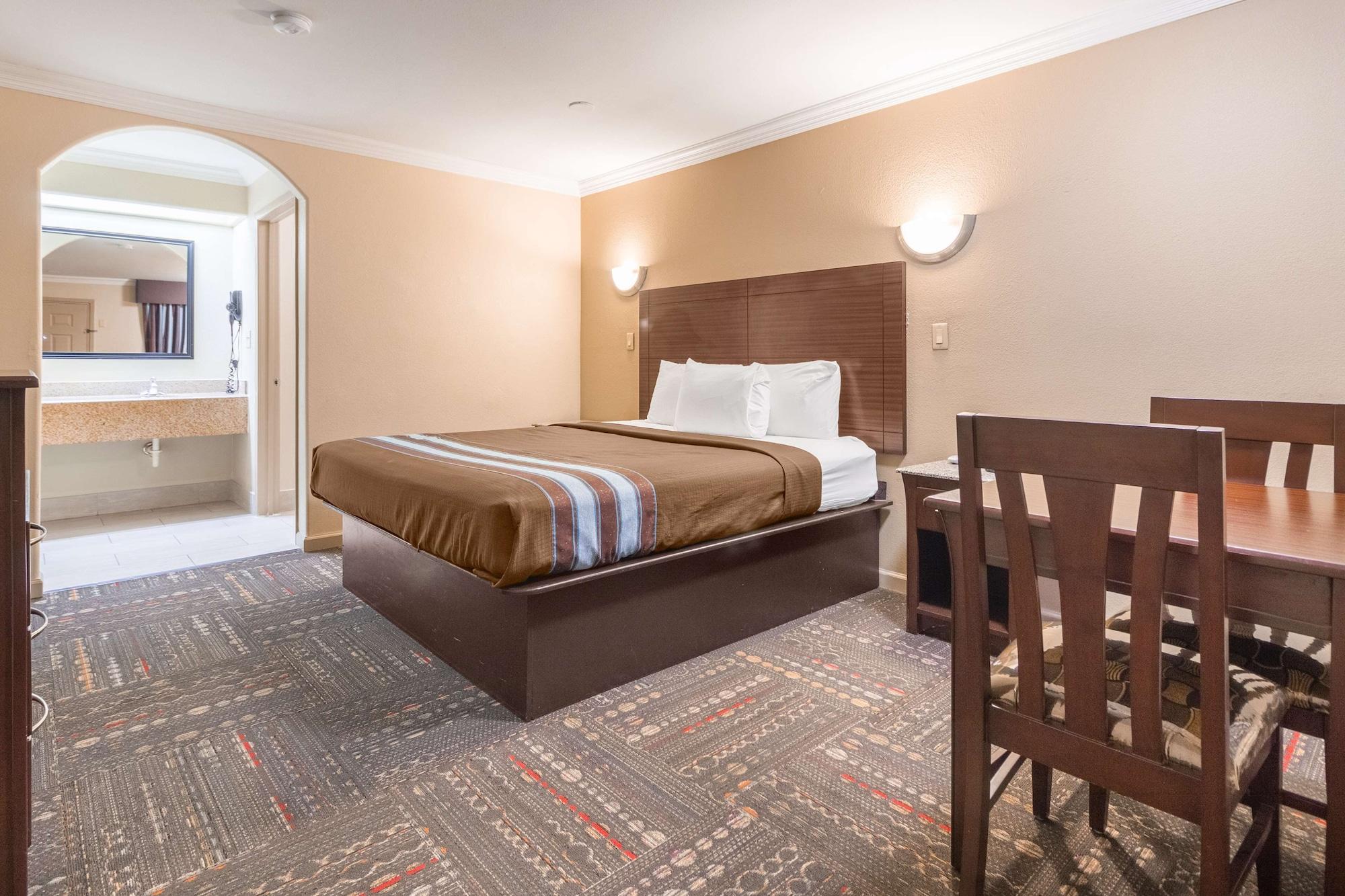 Americas Best Value Inn Houston Heights At I-45 Exterior photo
