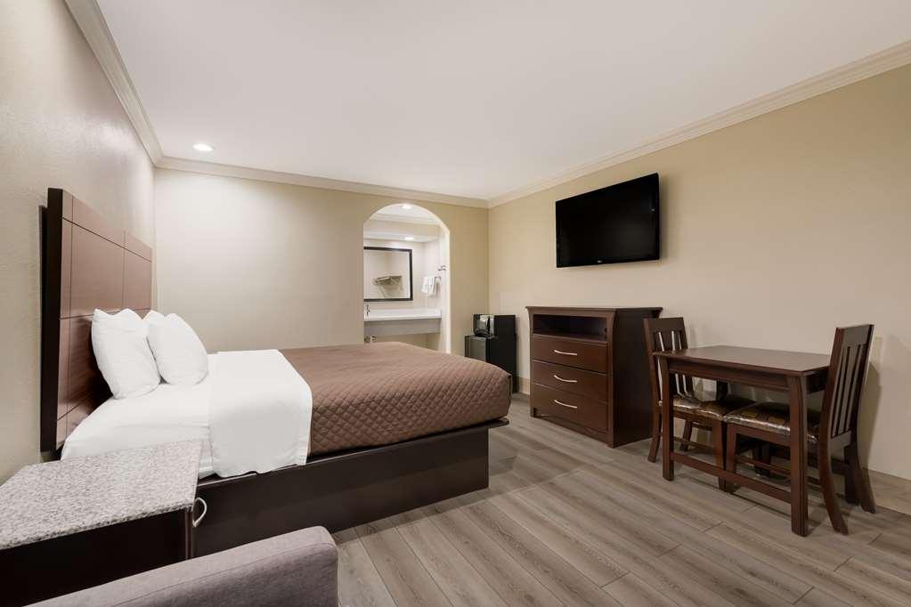 Americas Best Value Inn Houston Heights At I-45 Room photo