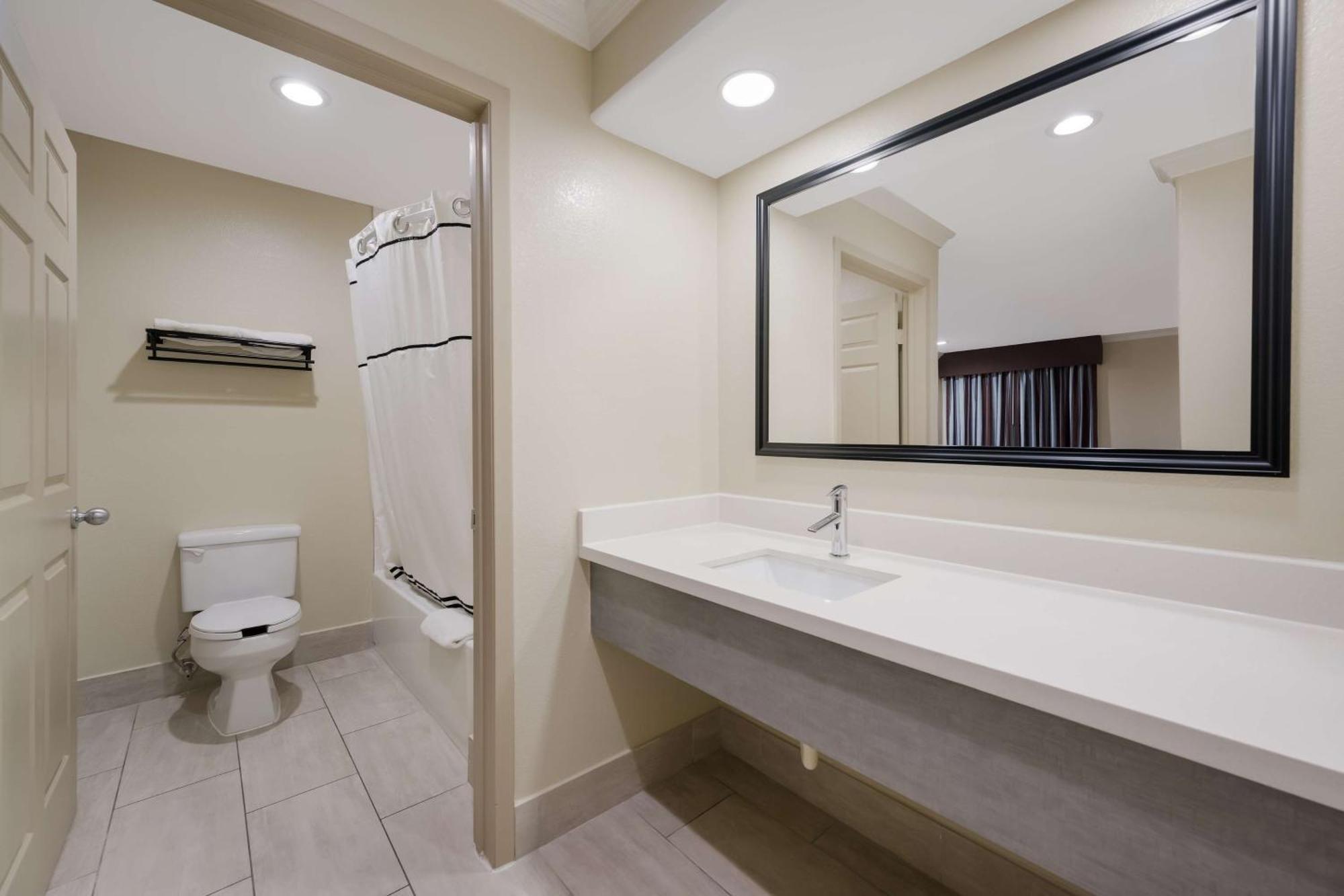 Americas Best Value Inn Houston Heights At I-45 Exterior photo