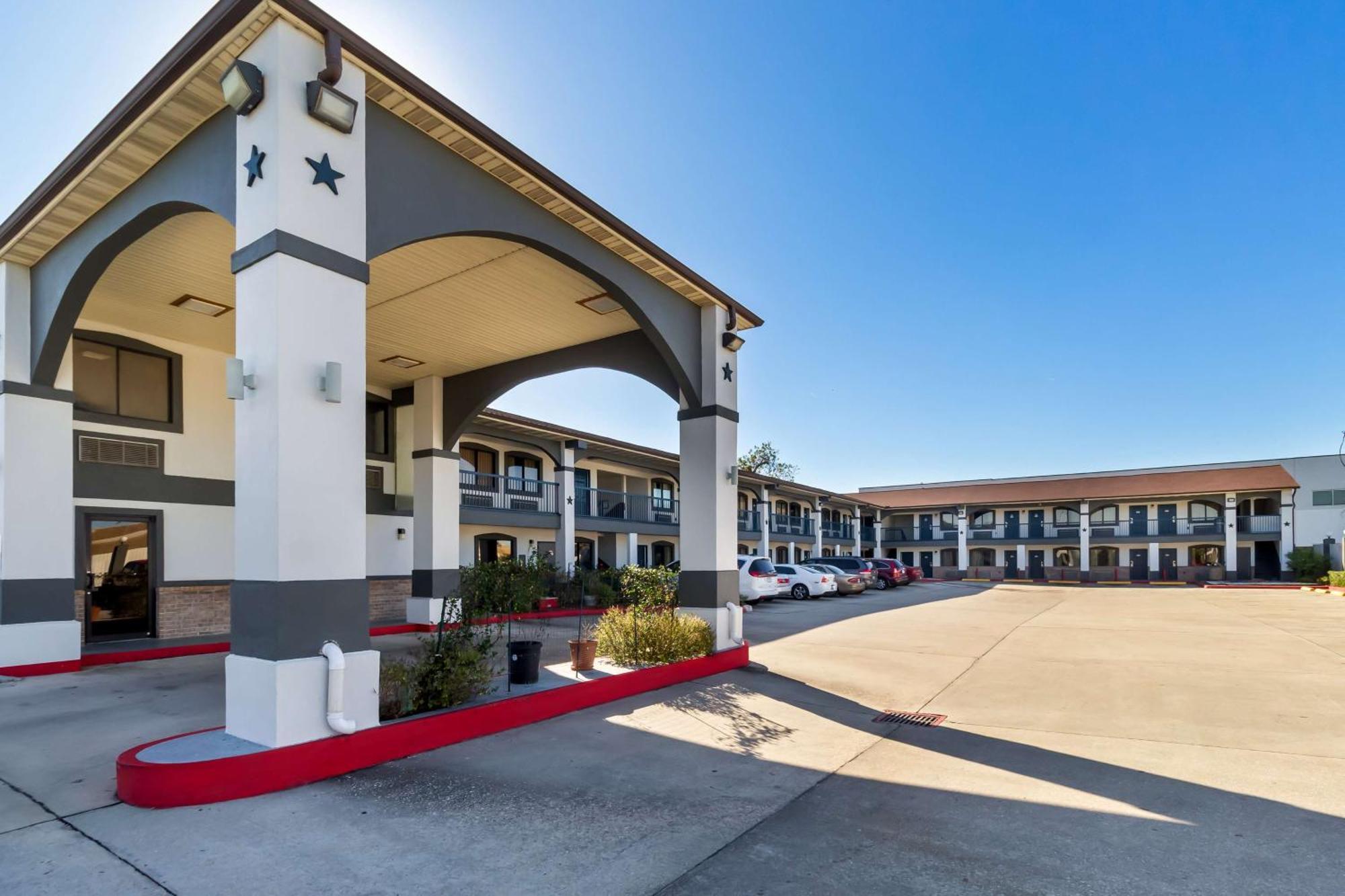 Americas Best Value Inn Houston Heights At I-45 Exterior photo