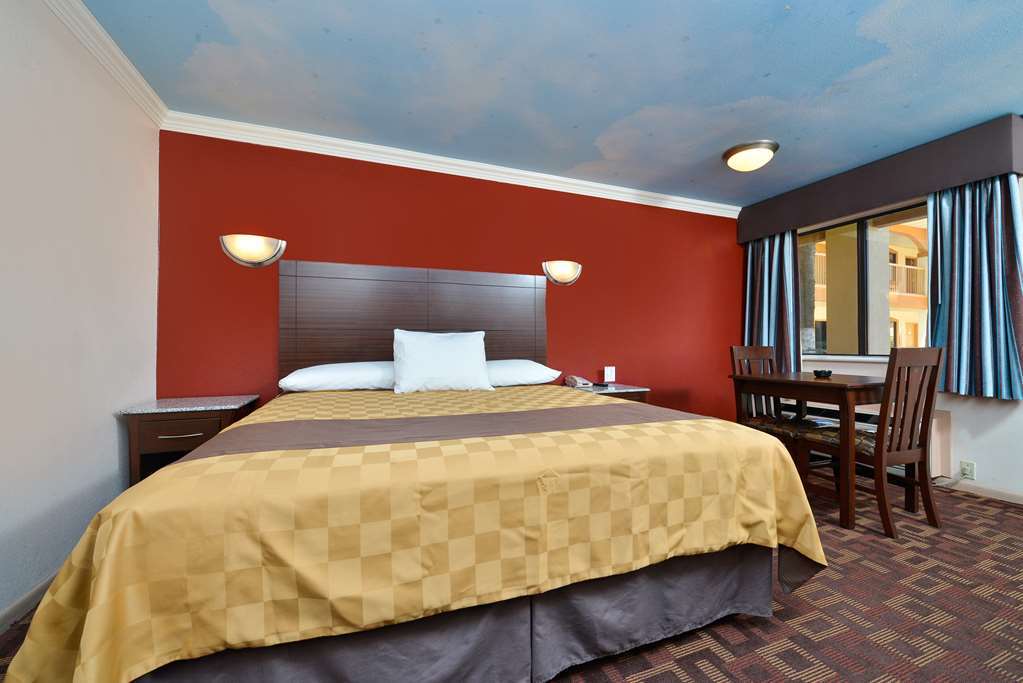Americas Best Value Inn Houston Heights At I-45 Room photo