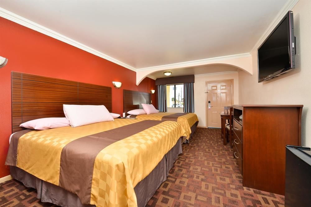 Americas Best Value Inn Houston Heights At I-45 Exterior photo