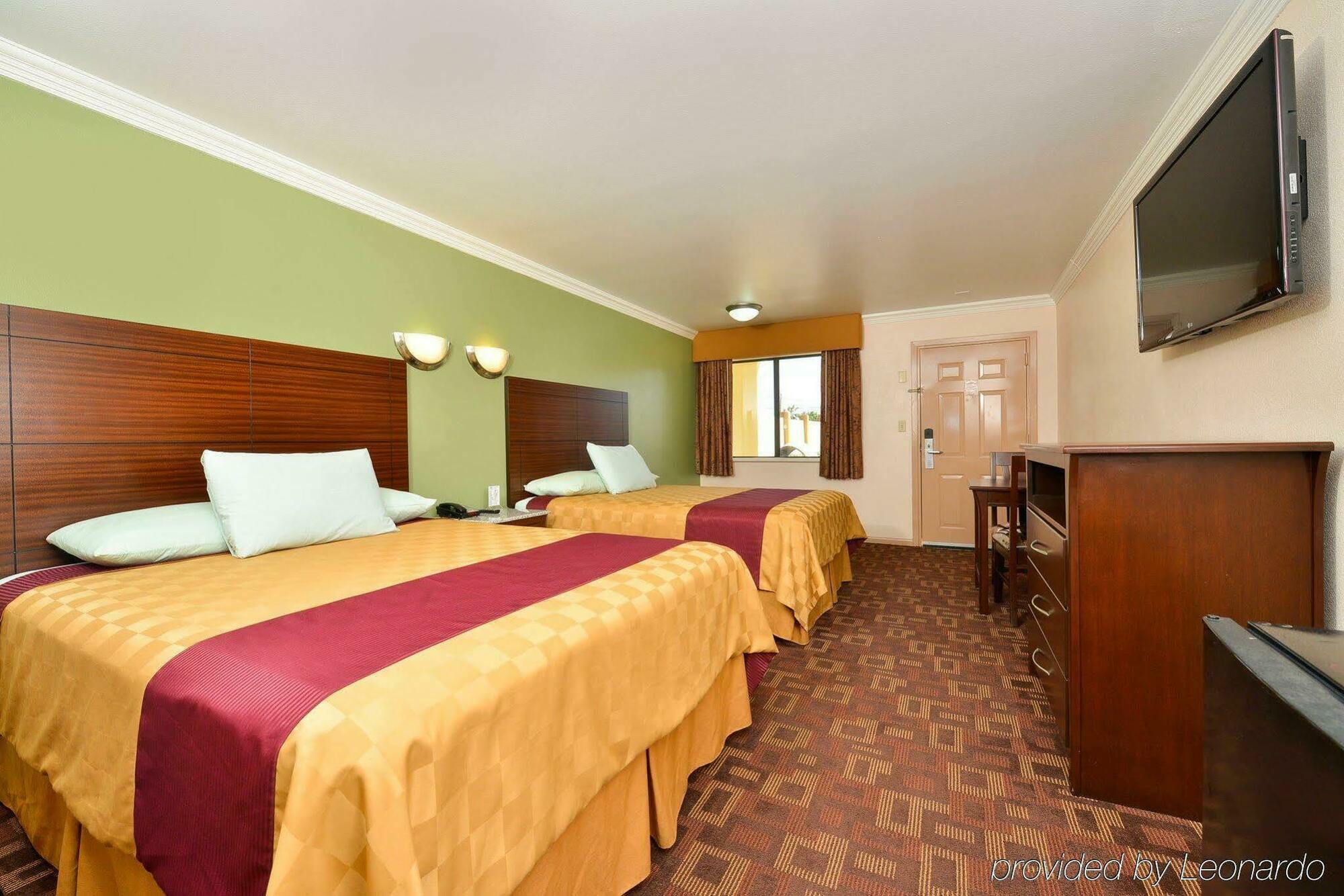 Americas Best Value Inn Houston Heights At I-45 Exterior photo